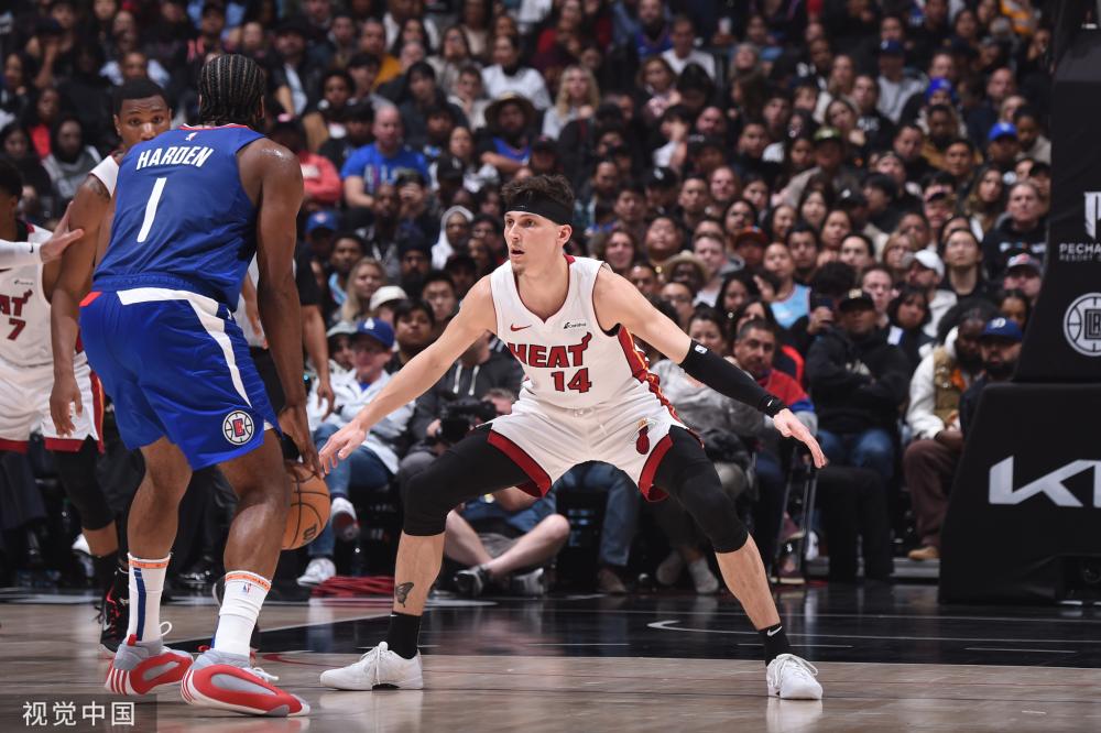 并激励他更 并激励他更